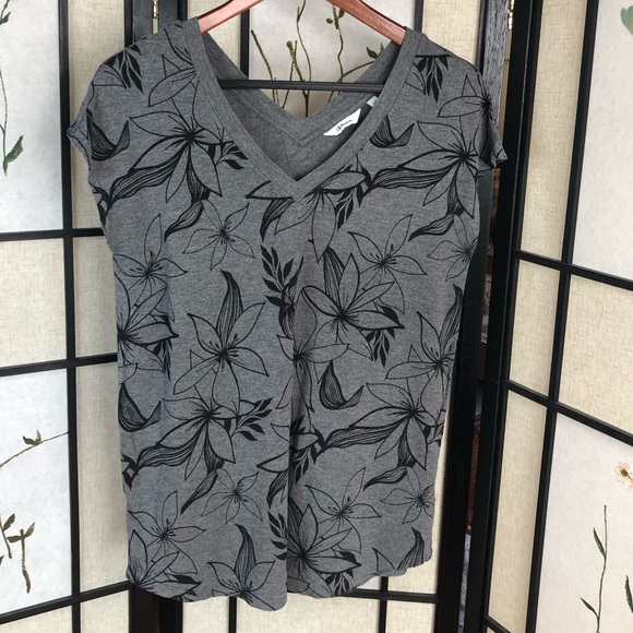 Reitmans Tops - Reitman’s | Women’s Oversized V-Neck T-Shirt. Monochrome Lys Prints. Size Small.